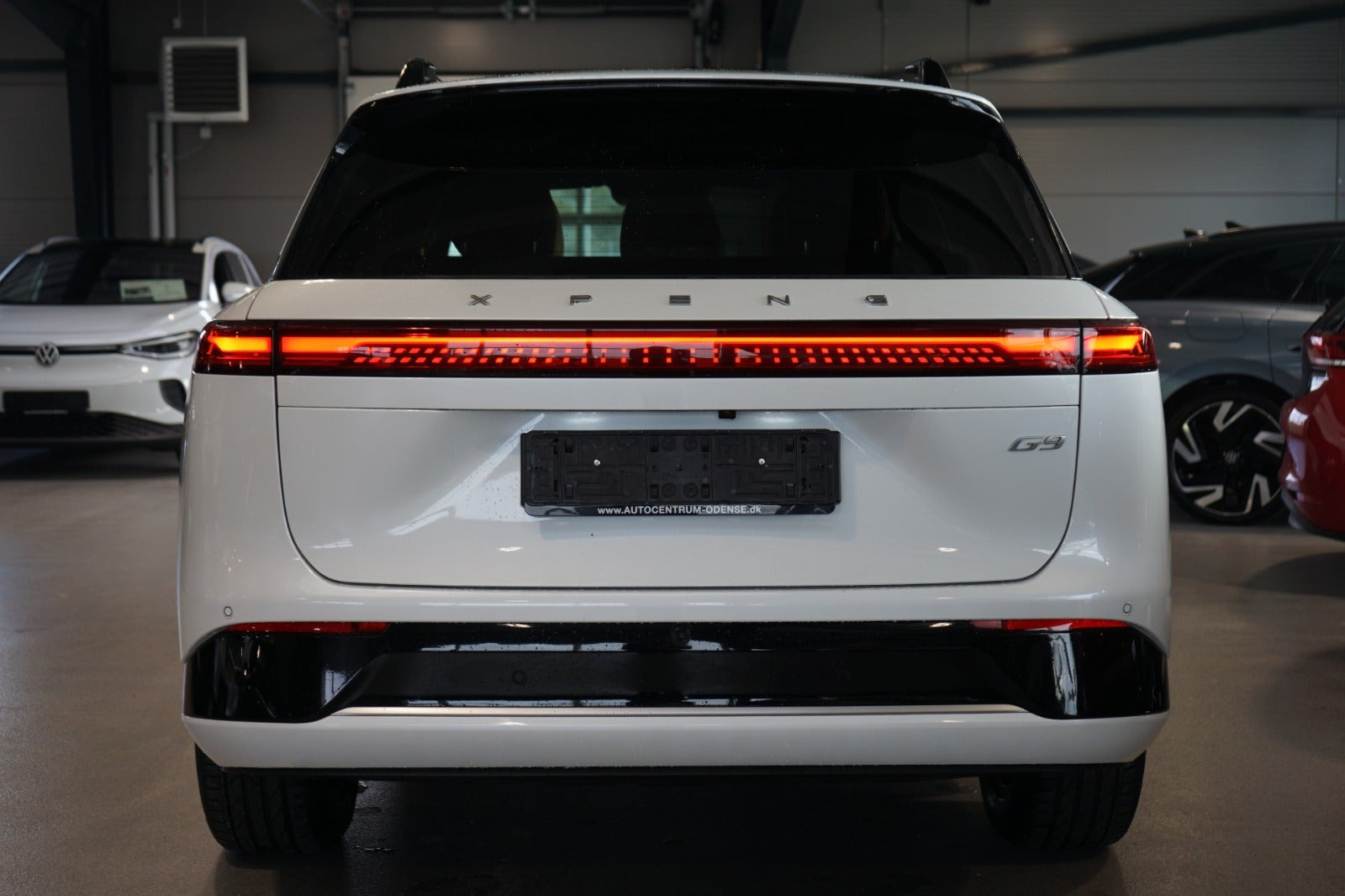 Hvid Xpeng G9 fra 2024