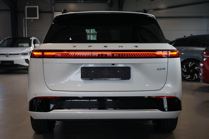 Hvid Xpeng G9 fra 2024