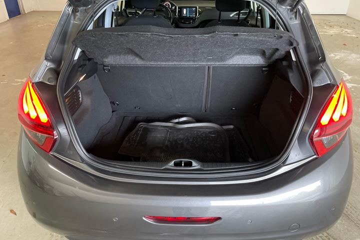 Sort Peugeot 208 fra 2018