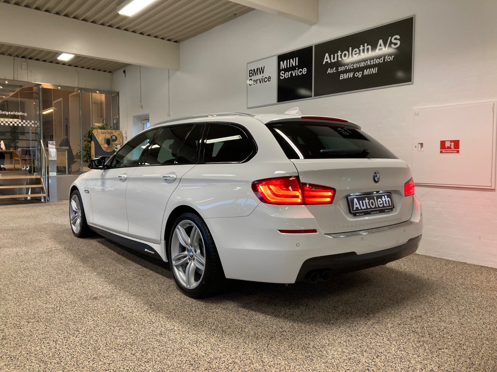 Hvid BMW 530d fra 2013