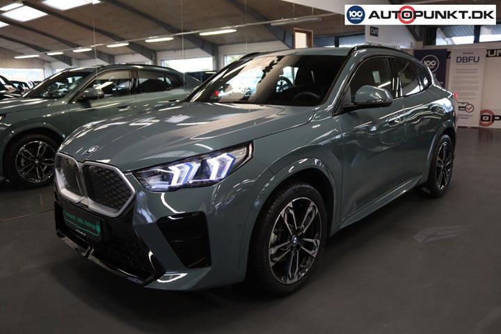Grøn BMW iX2 fra 2026