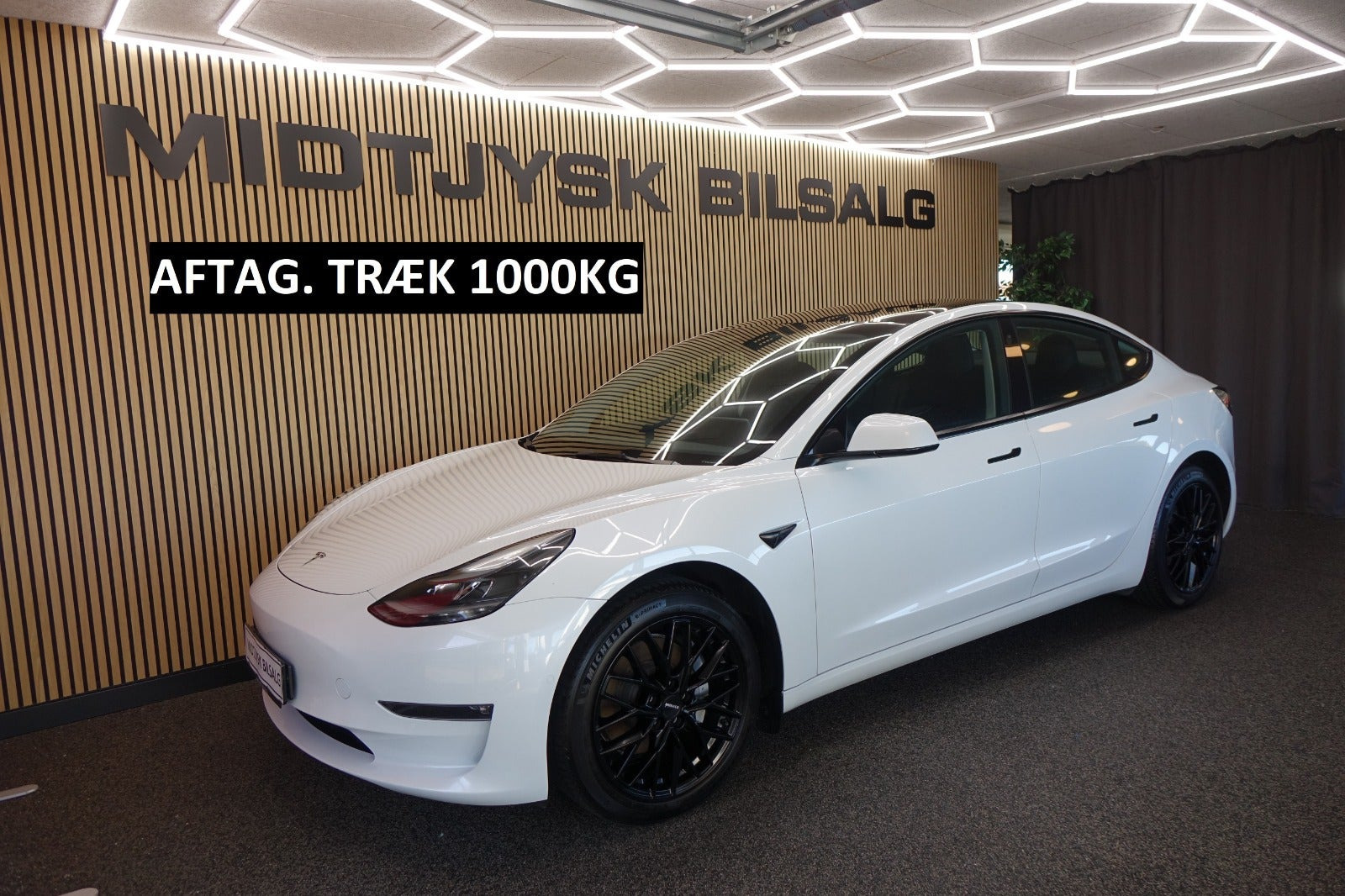 Hvid Tesla Model 3 fra 2022
