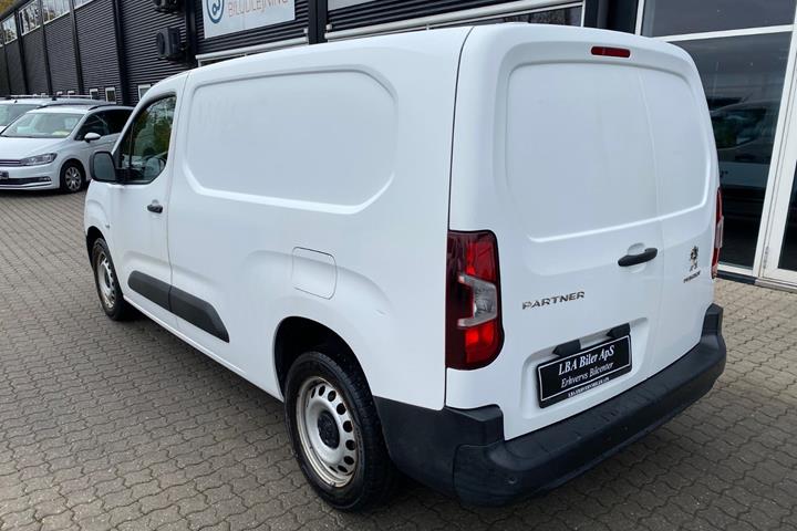 Hvid Peugeot Partner fra 2020
