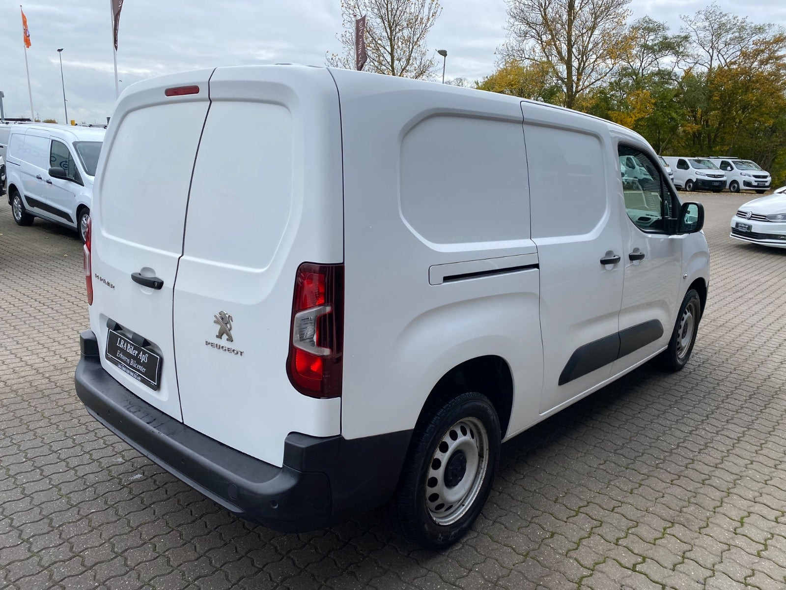 Hvid Peugeot Partner fra 2020