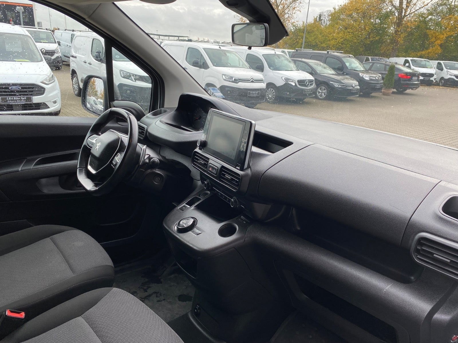 Hvid Peugeot Partner fra 2020