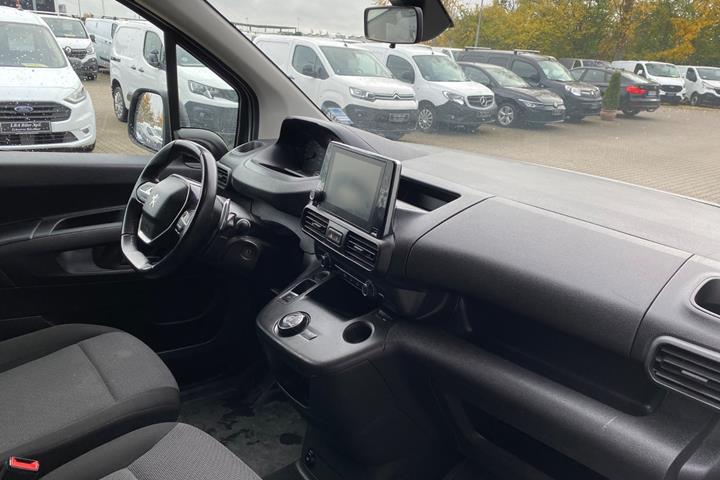 Hvid Peugeot Partner fra 2020