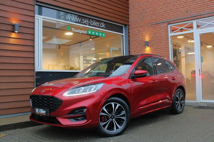 Rød Ford Kuga fra 2020