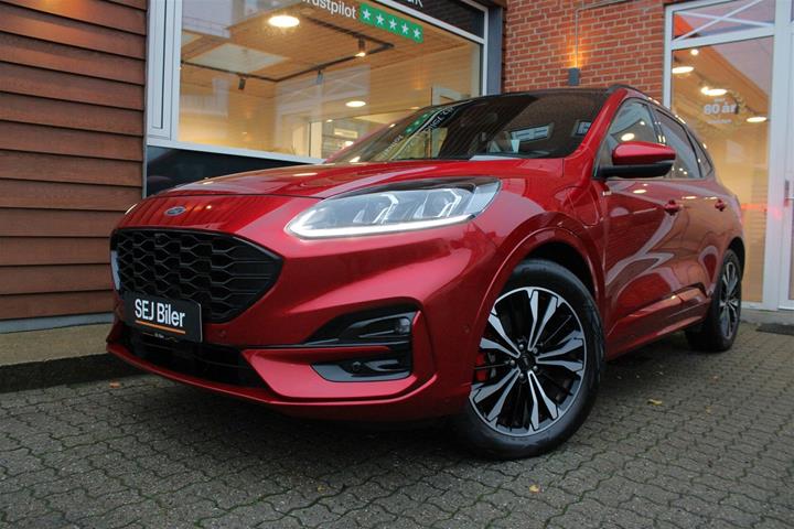 Rød Ford Kuga fra 2020