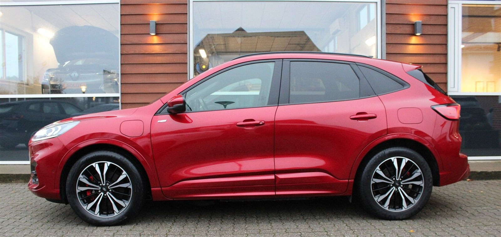 Rød Ford Kuga fra 2020