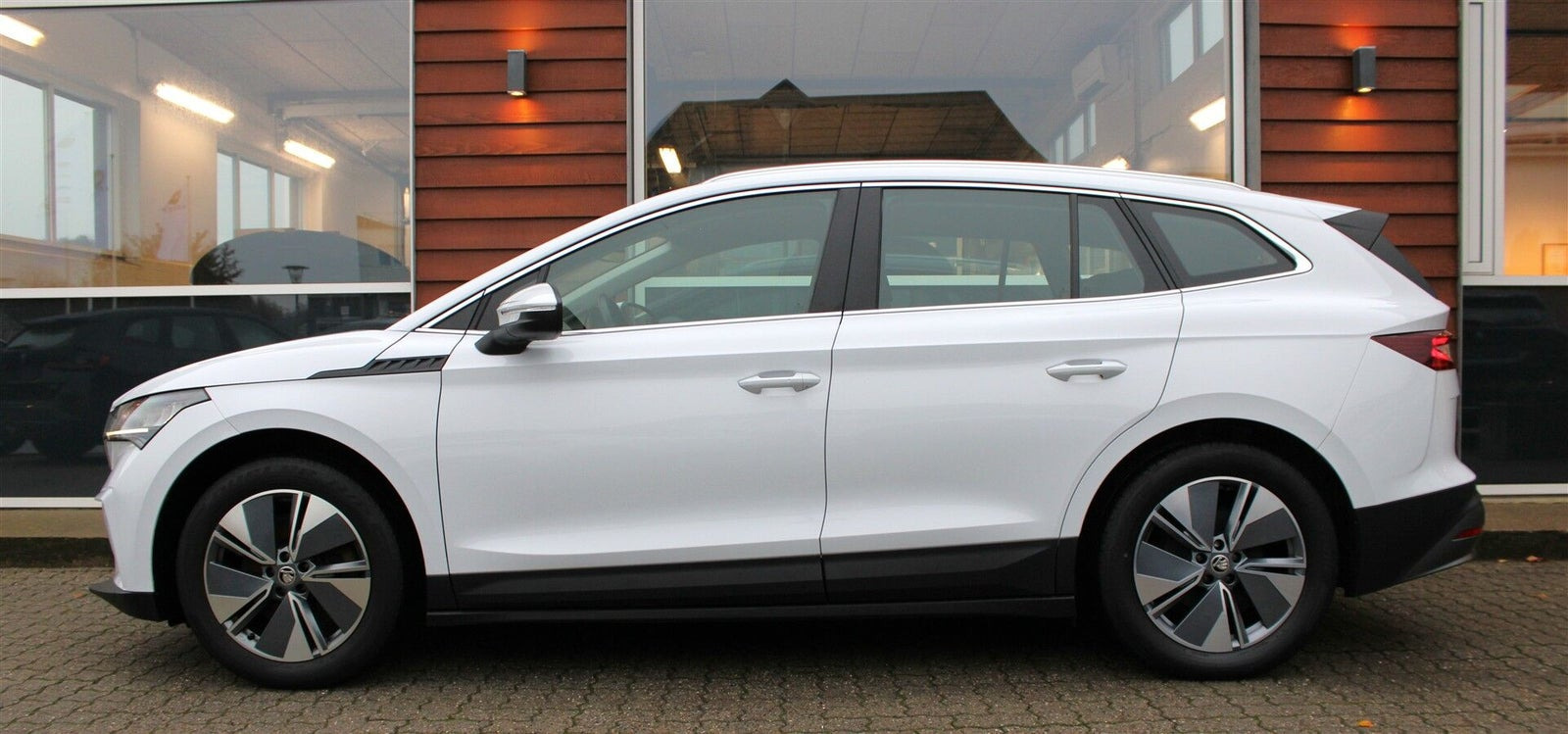 Hvid Skoda Enyaq fra 2021