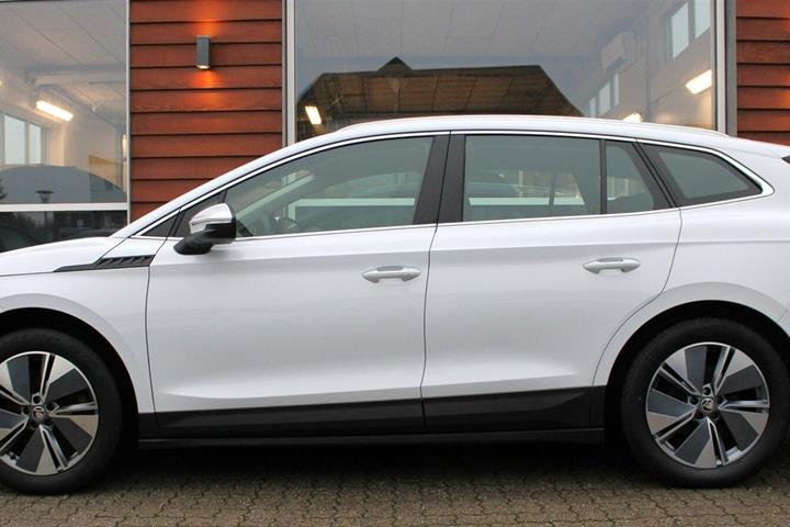 Hvid Skoda Enyaq fra 2021