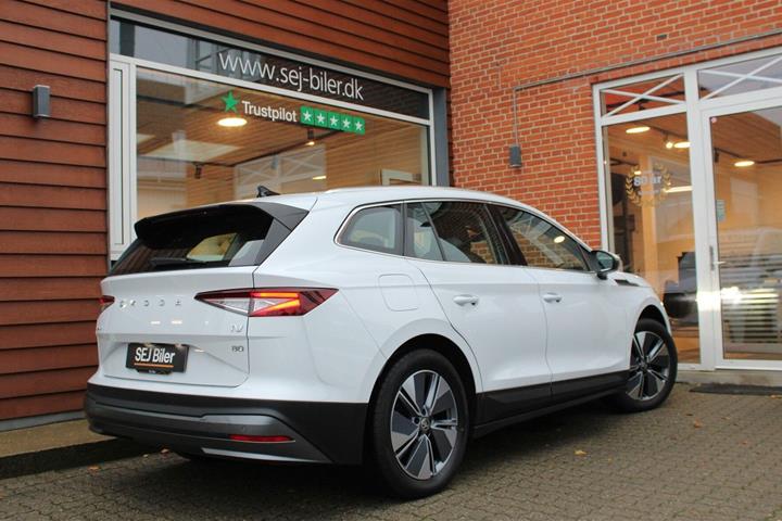Hvid Skoda Enyaq fra 2021