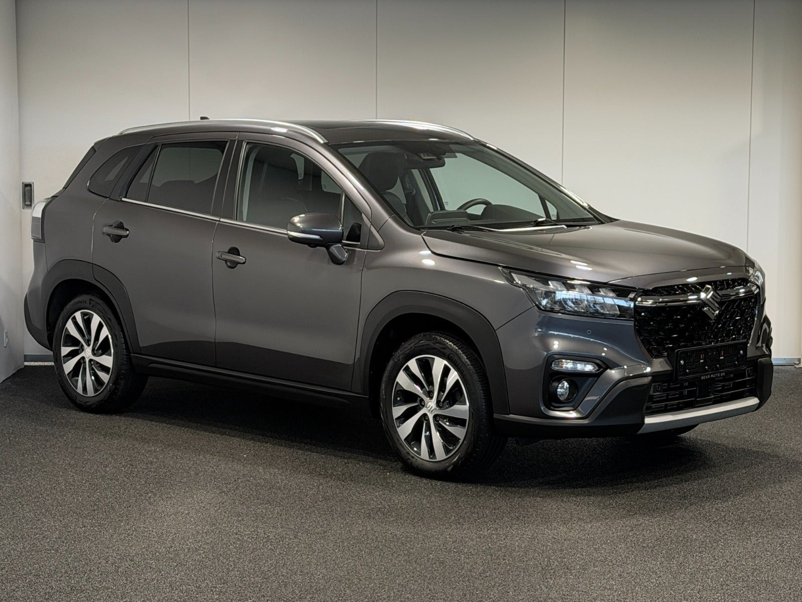 Grå Suzuki S-Cross fra 2022