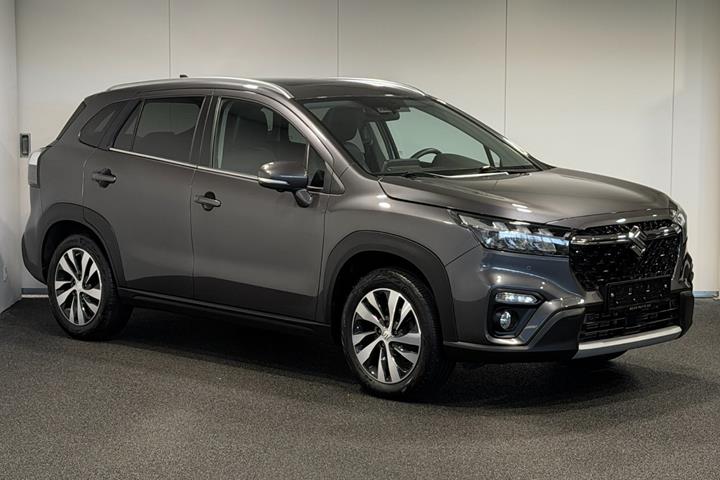 Grå Suzuki S-Cross fra 2022