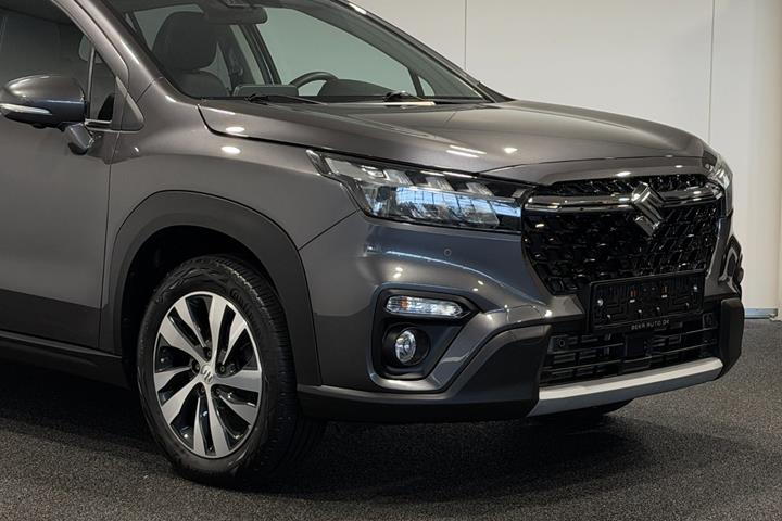 Grå Suzuki S-Cross fra 2022