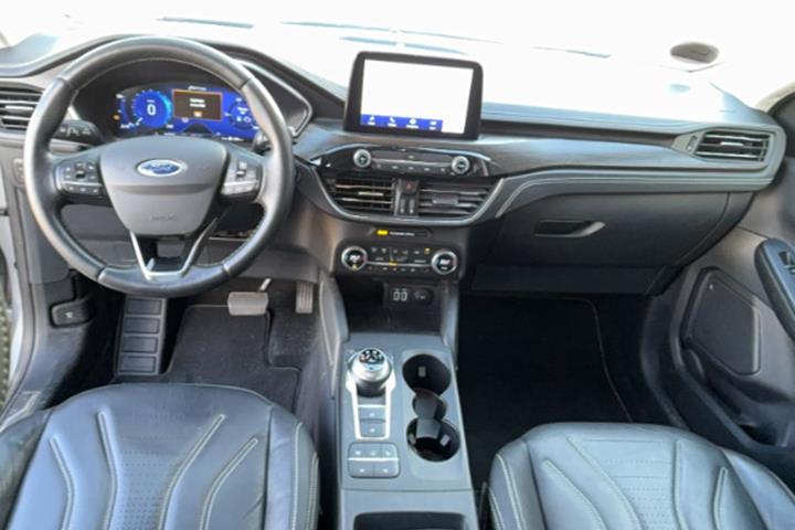 Grå Ford Kuga fra 2021