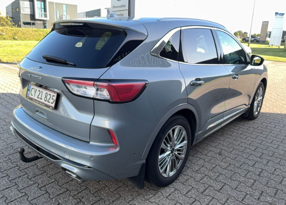 Grå Ford Kuga fra 2021