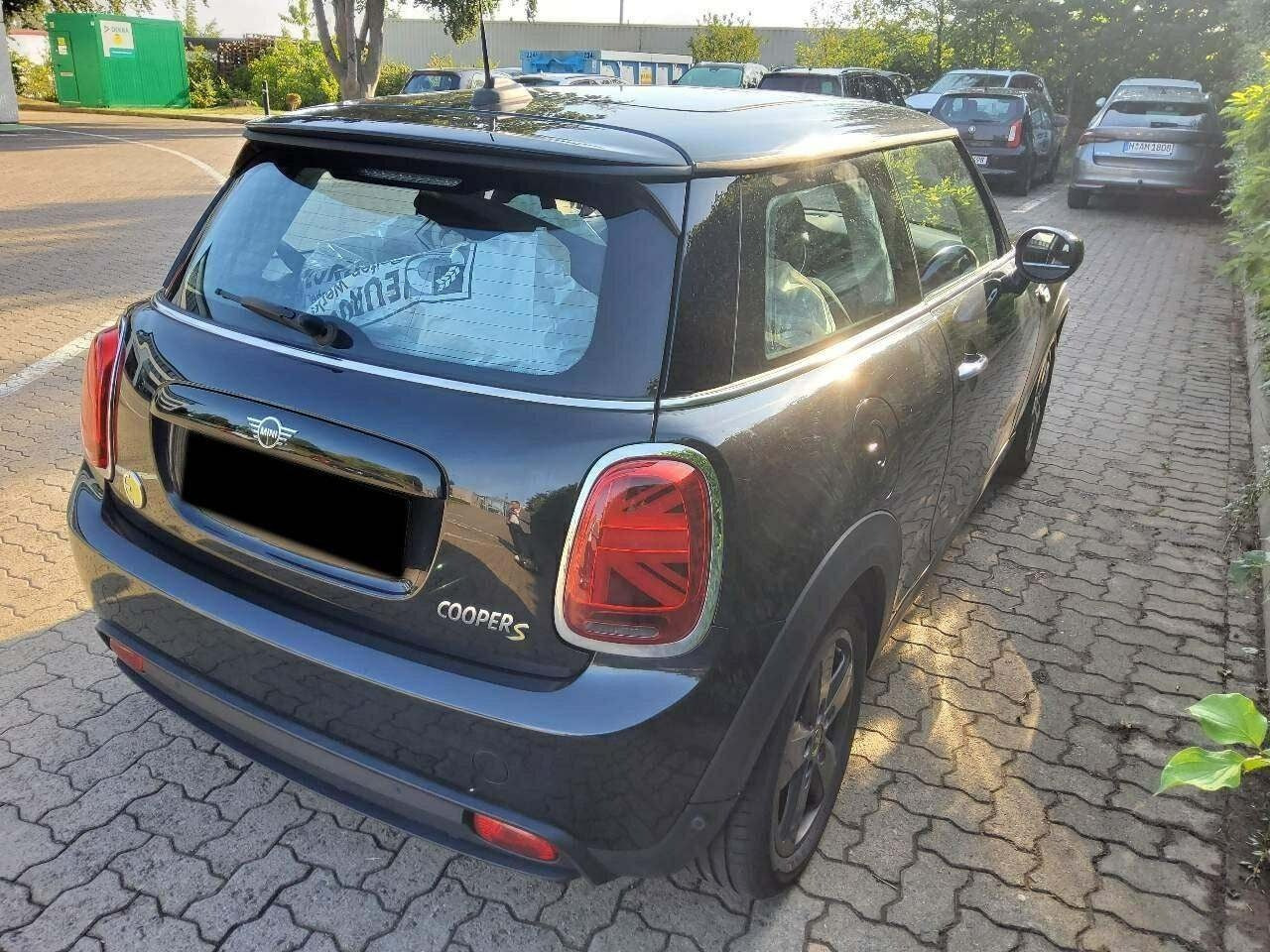 Sort Mini Cooper SE fra 2023