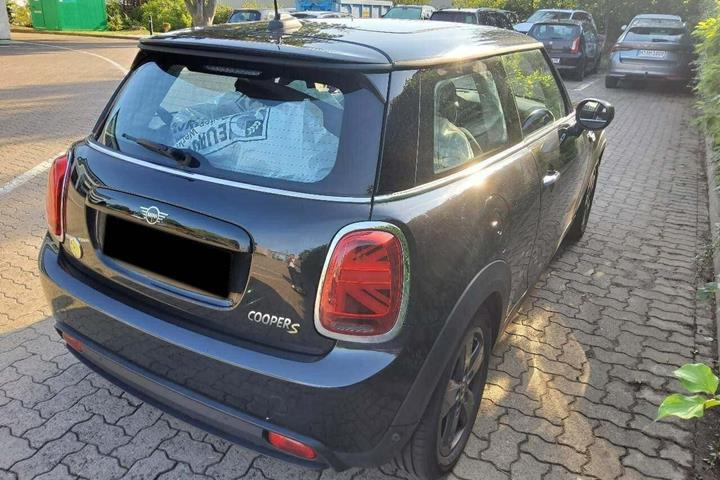 Sort Mini Cooper SE fra 2023