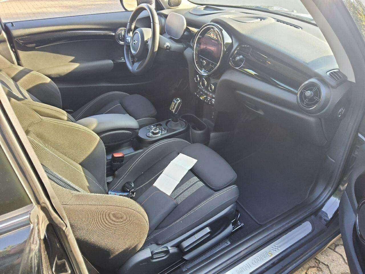 Sort Mini Cooper SE fra 2023