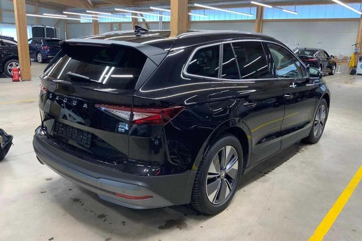 Sort Skoda Enyaq fra 2024