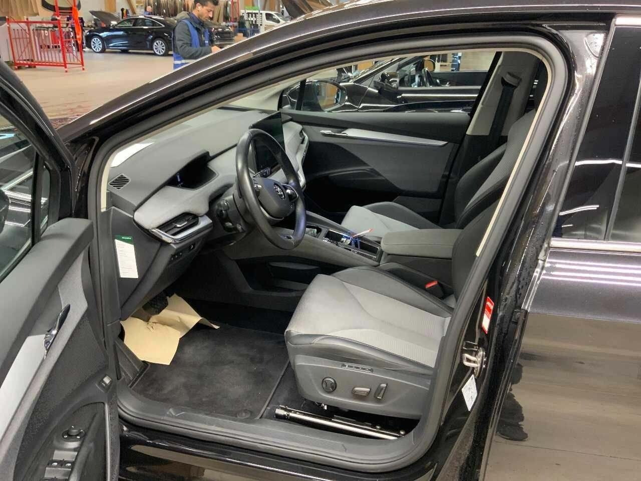 Sort Skoda Enyaq fra 2024