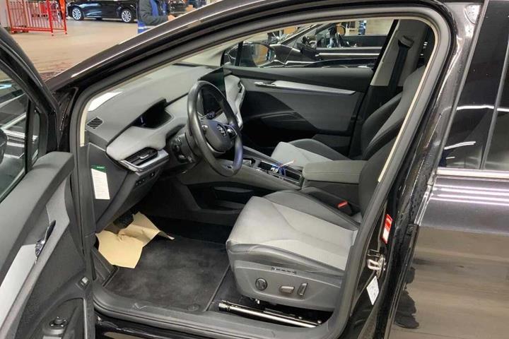 Sort Skoda Enyaq fra 2024