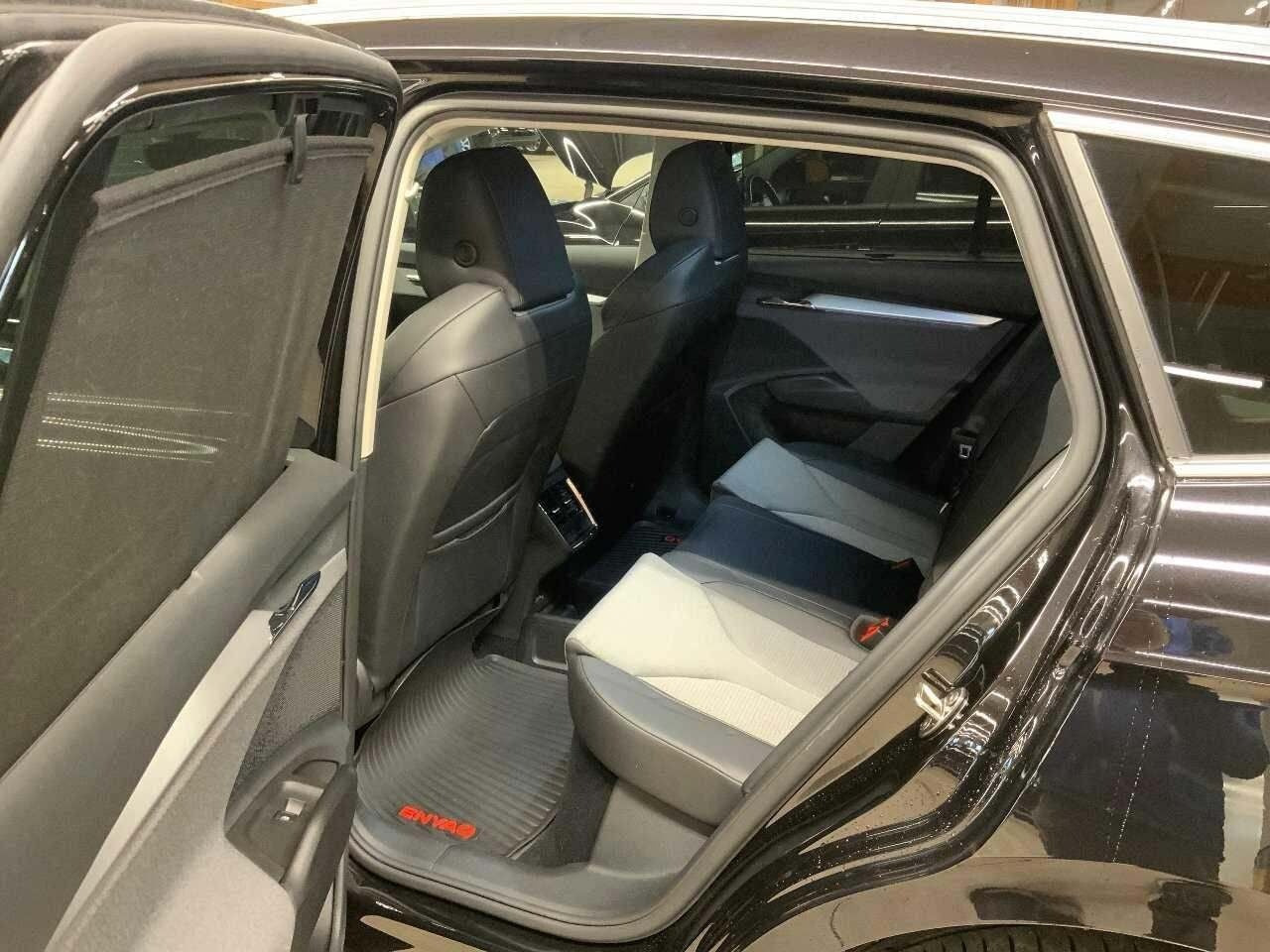 Sort Skoda Enyaq fra 2024