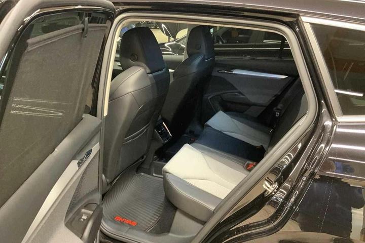 Sort Skoda Enyaq fra 2024