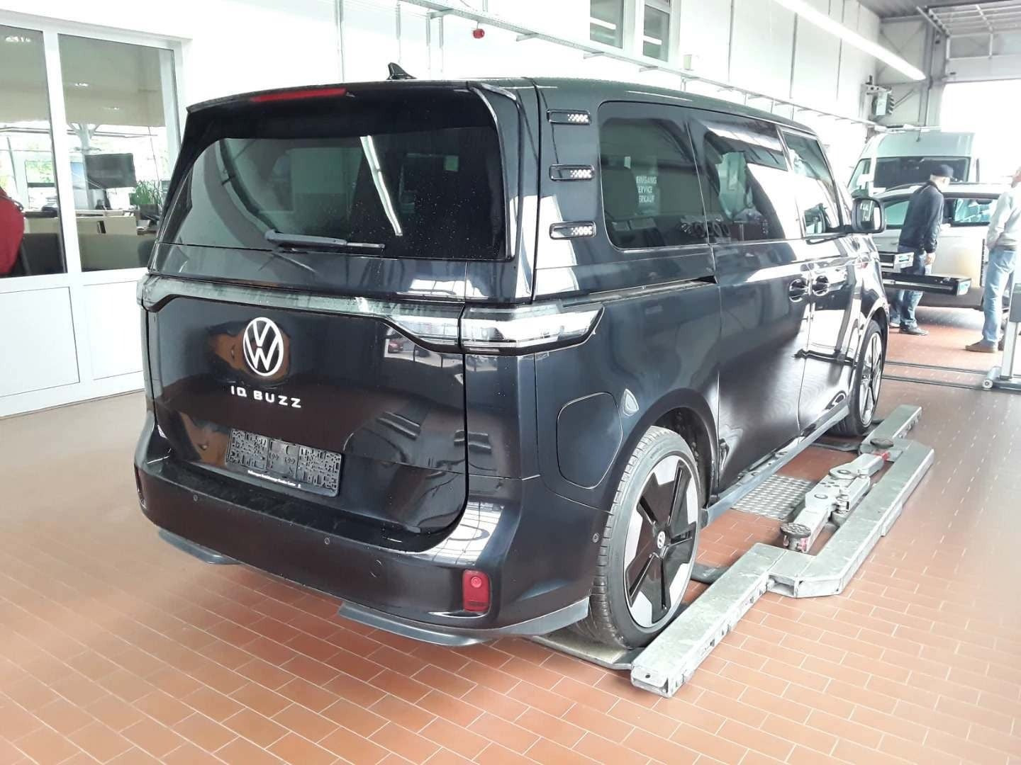 Sort VW ID.Buzz fra 2025