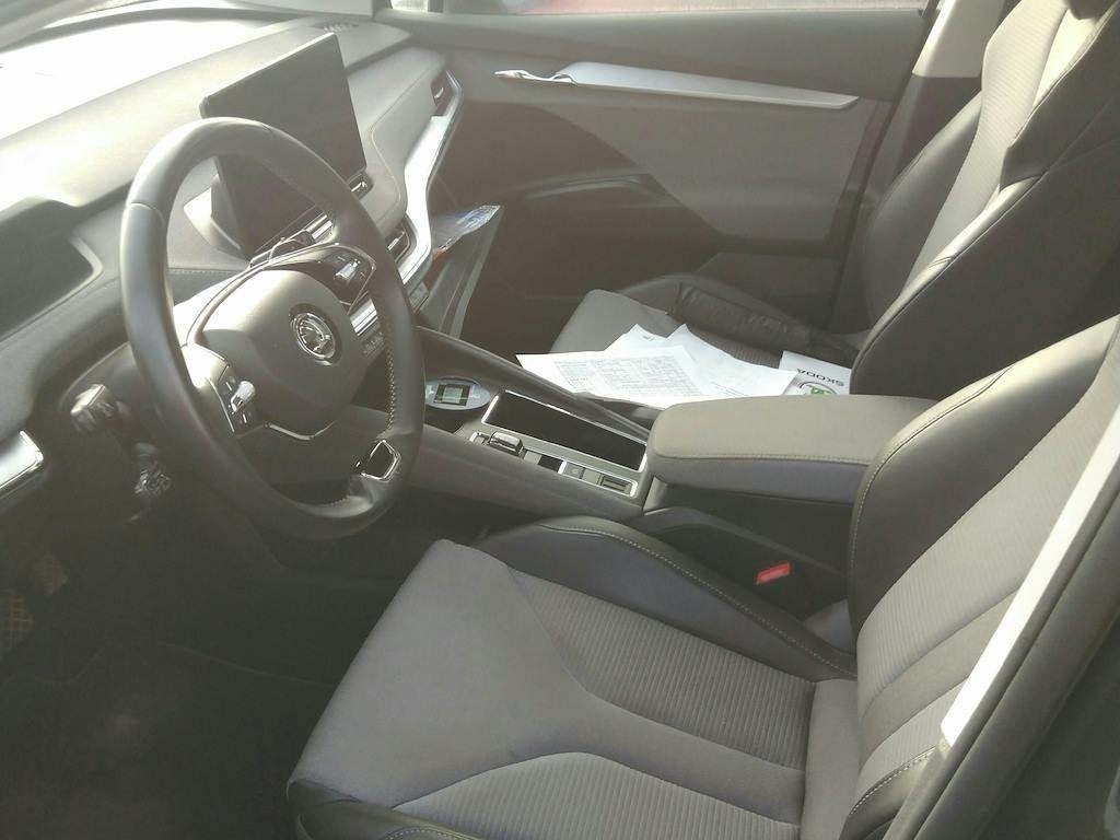 Sort Skoda Enyaq fra 2023