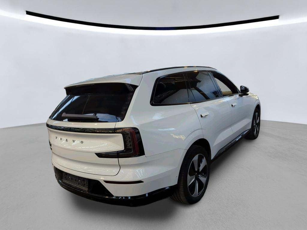 Hvid Volvo EX90 fra 2025