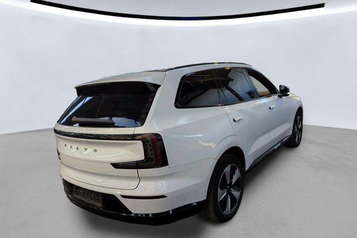 Hvid Volvo EX90 fra 2025