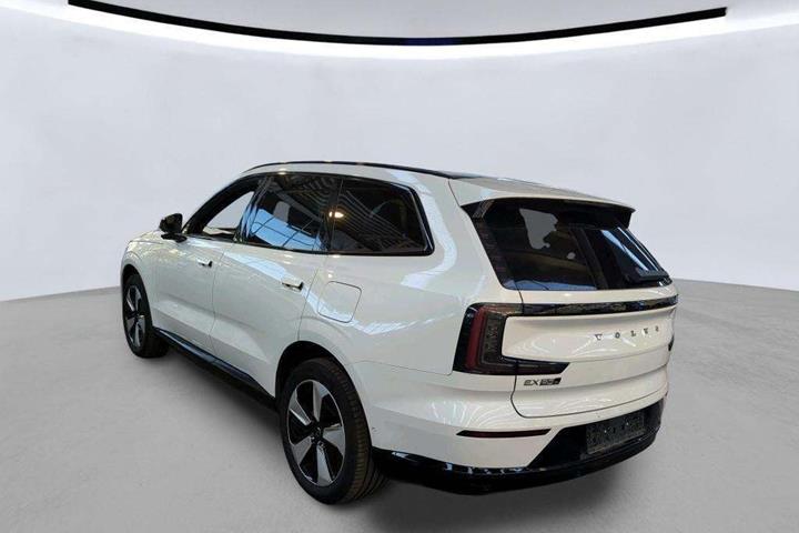 Hvid Volvo EX90 fra 2025