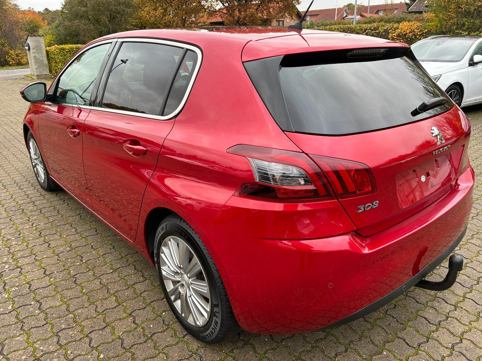 Rød Peugeot 308 fra 2018