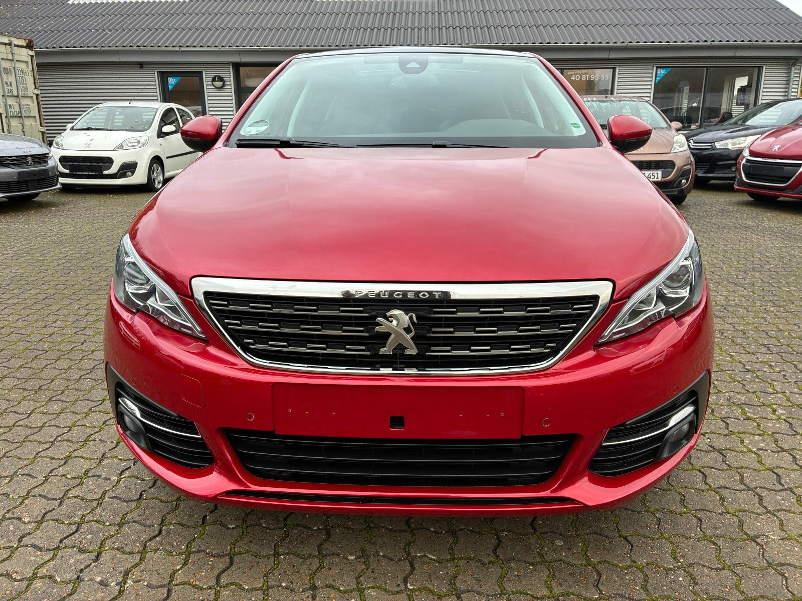 Rød Peugeot 308 fra 2018