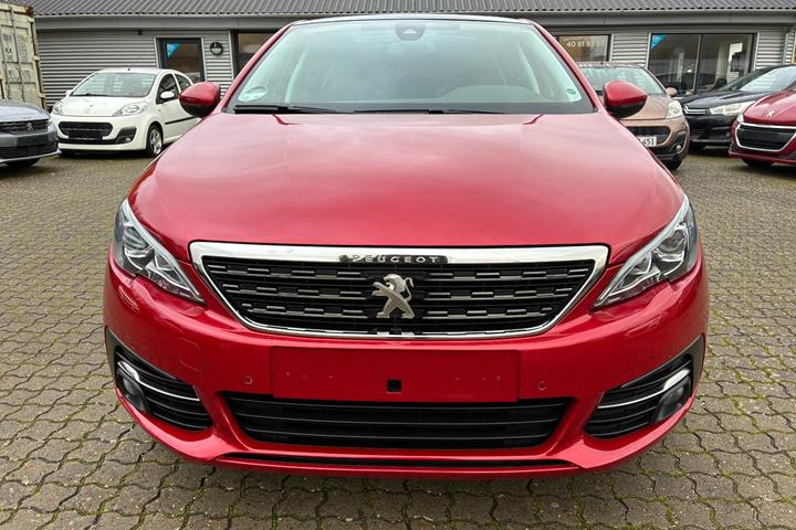 Rød Peugeot 308 fra 2018