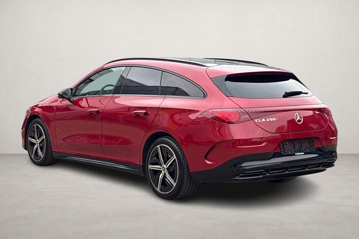 Rød Mercedes CLA250+ fra 2026