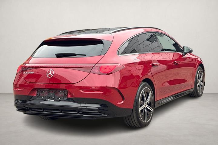 Rød Mercedes CLA250+ fra 2026