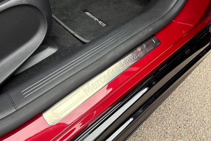 Rød Mercedes CLA250+ fra 2026