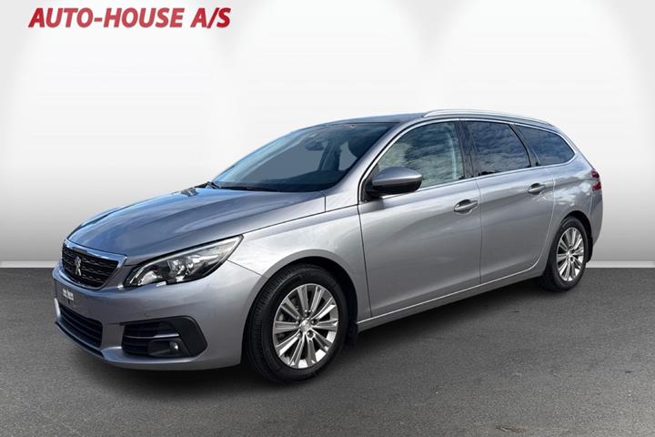Sølv Peugeot 308 fra 2020