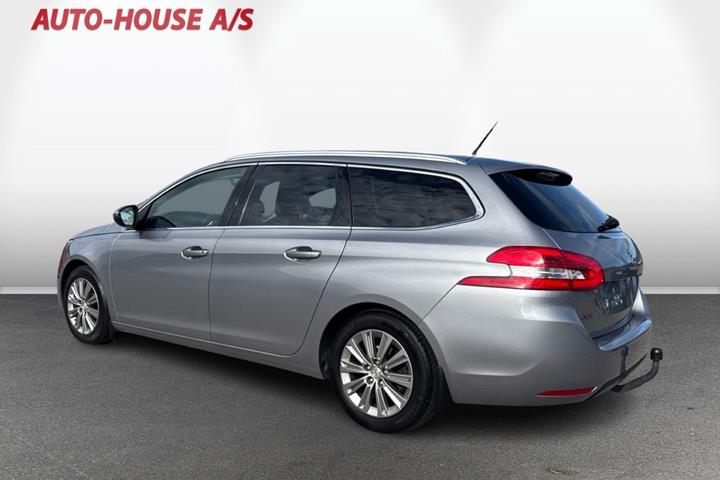 Sølv Peugeot 308 fra 2020