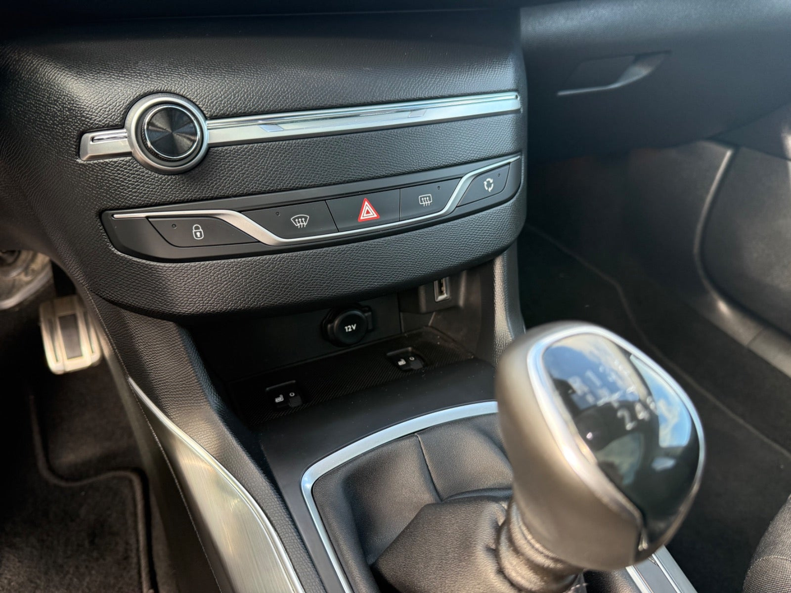 Sølv Peugeot 308 fra 2020