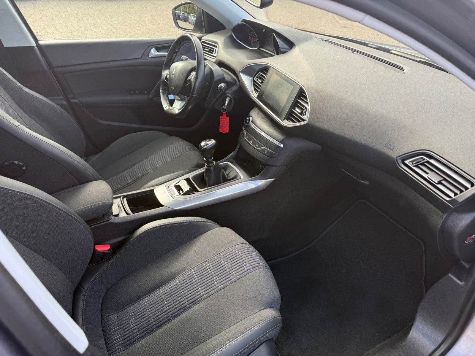 Sølv Peugeot 308 fra 2020