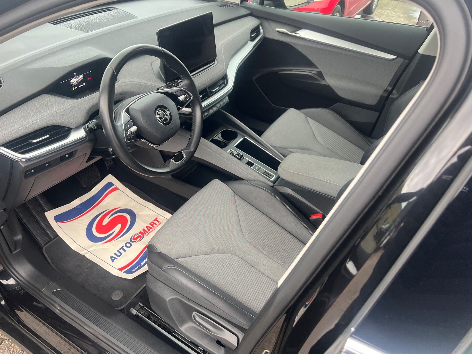 Sort Skoda Enyaq fra 2023