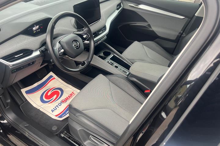 Sort Skoda Enyaq fra 2023