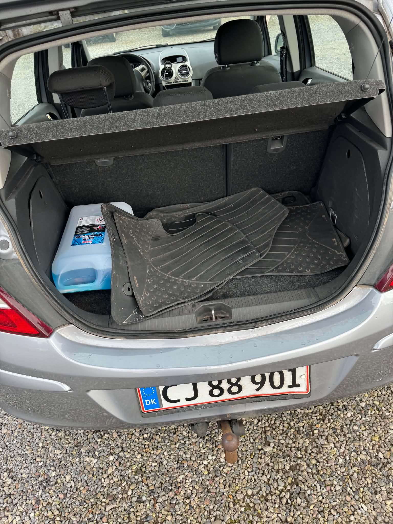 Grå Opel Corsa fra 2008