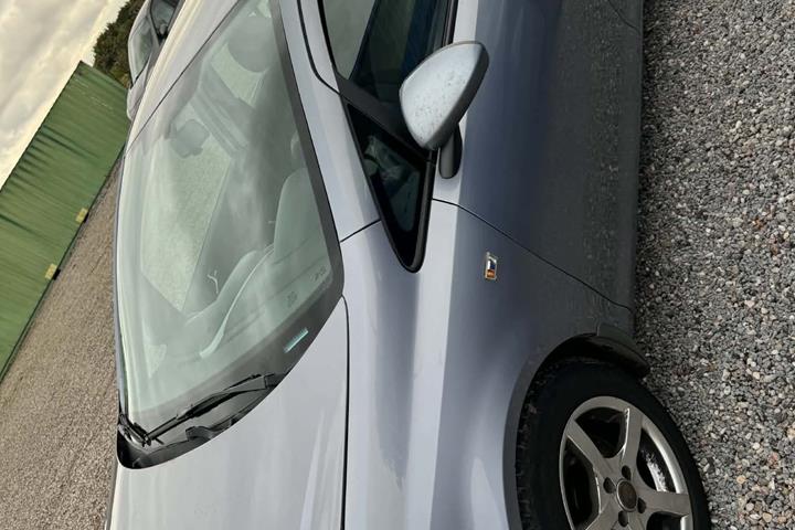 Grå Opel Corsa fra 2008