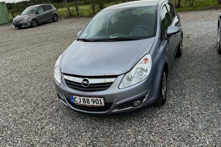 Grå Opel Corsa fra 2008