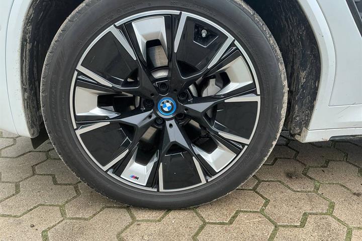 Hvid BMW iX3 fra 2024